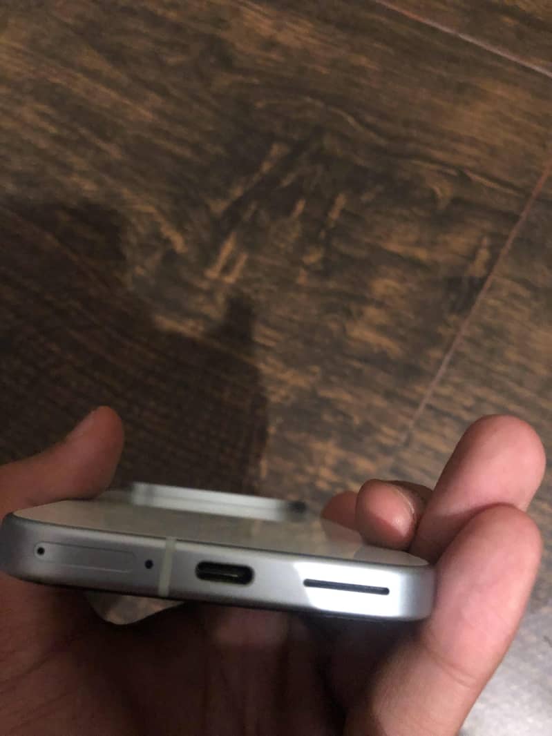 Google Pixel 9 4