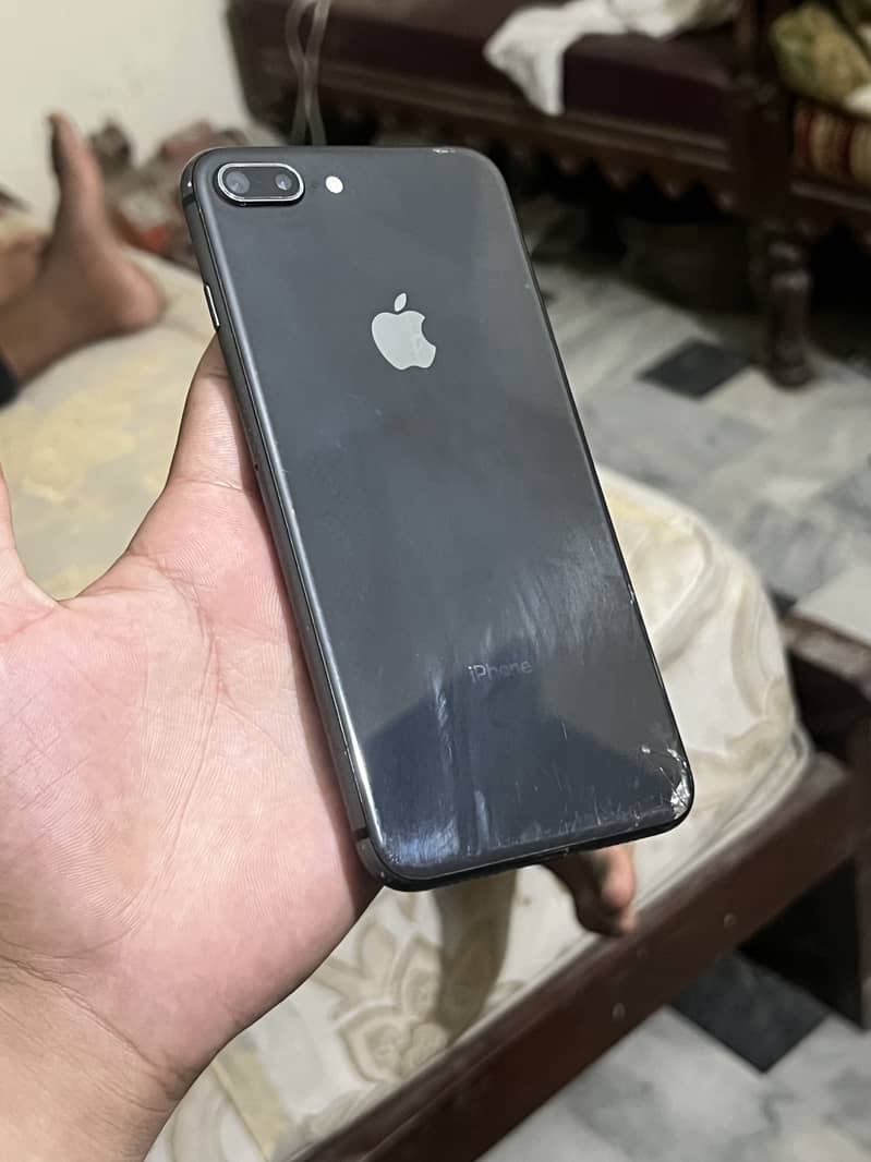 Apple iPhone 8 Plus 4