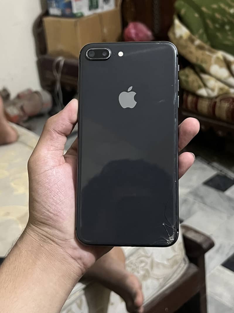 Apple iPhone 8 Plus 1