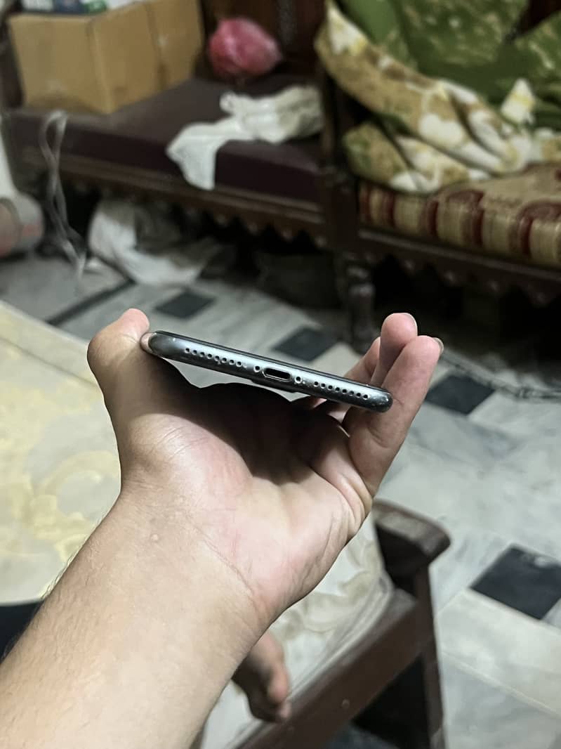 Apple iPhone 8 Plus 3