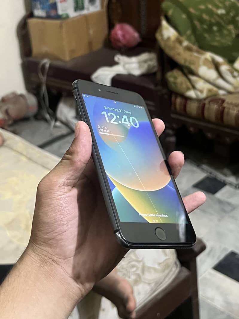 Apple iPhone 8 Plus 6