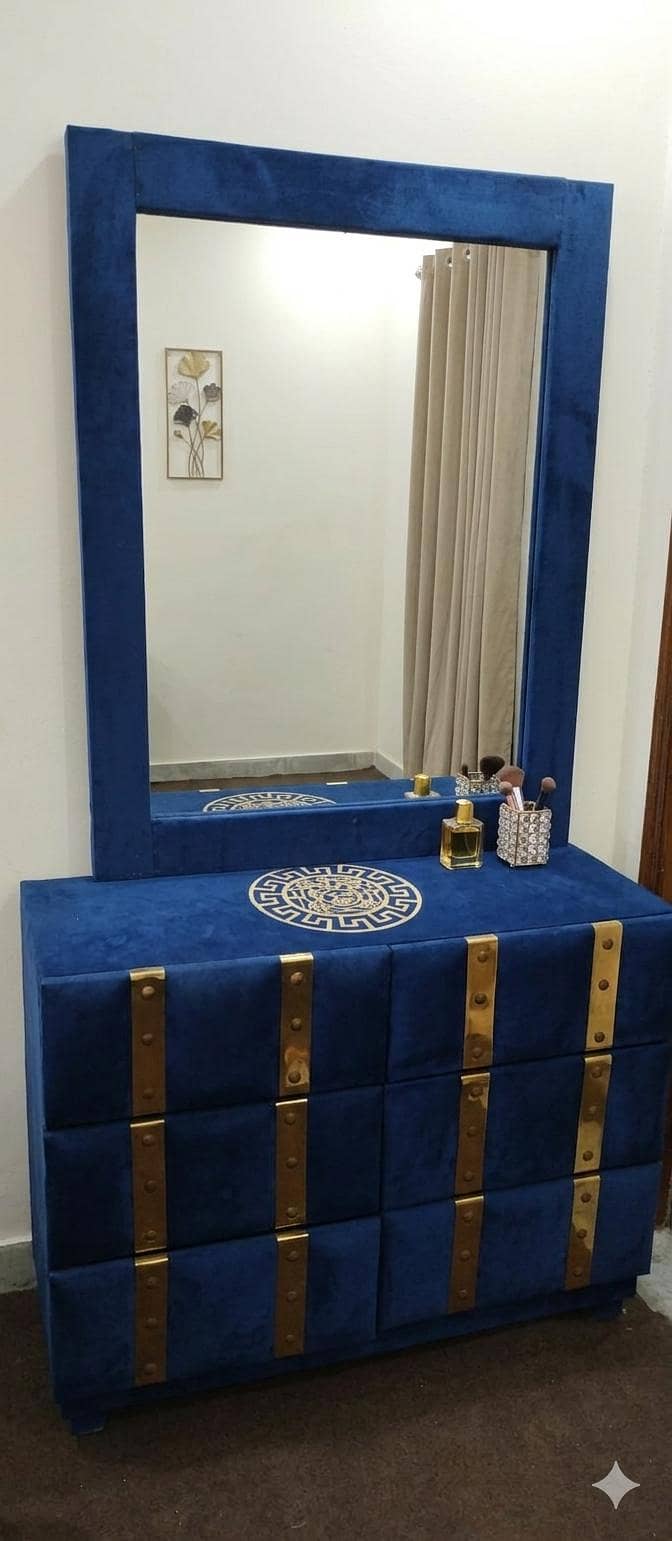 bed side table and dressing 0