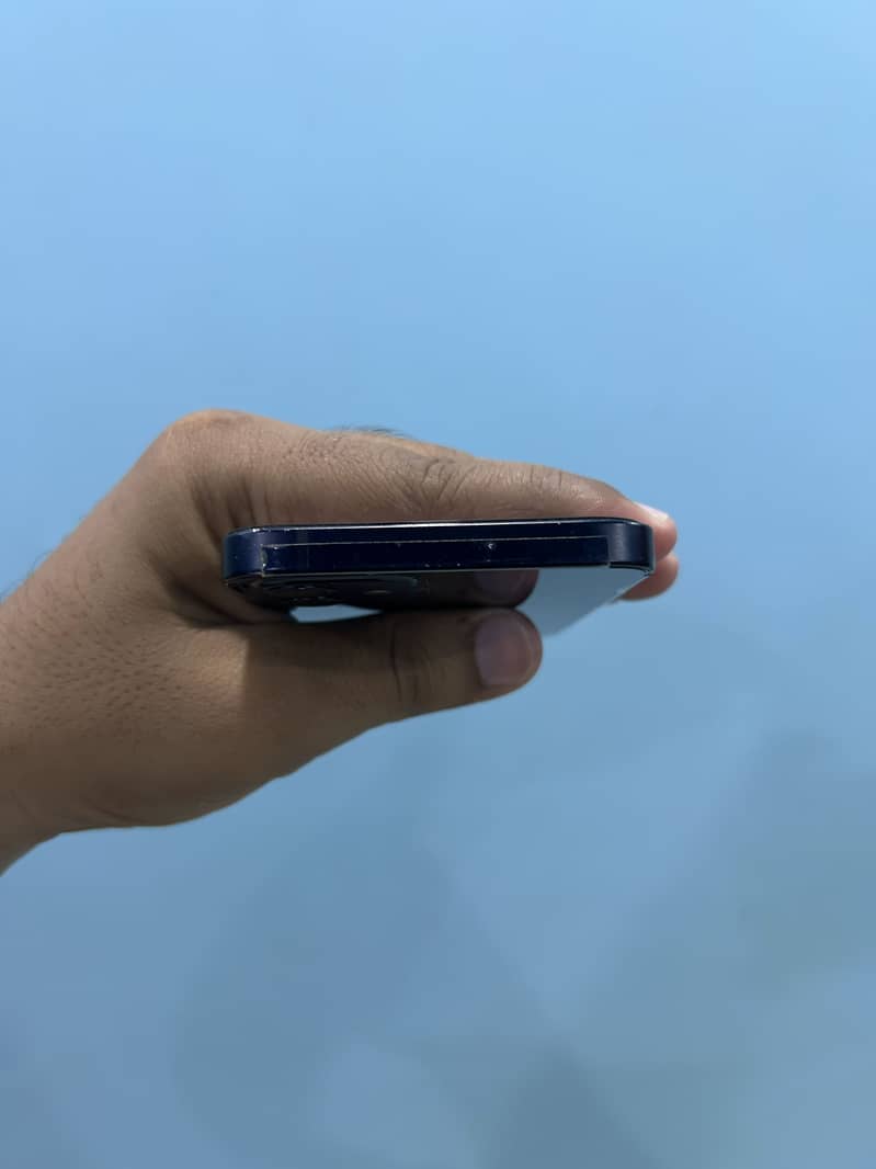 iPhone 12 0