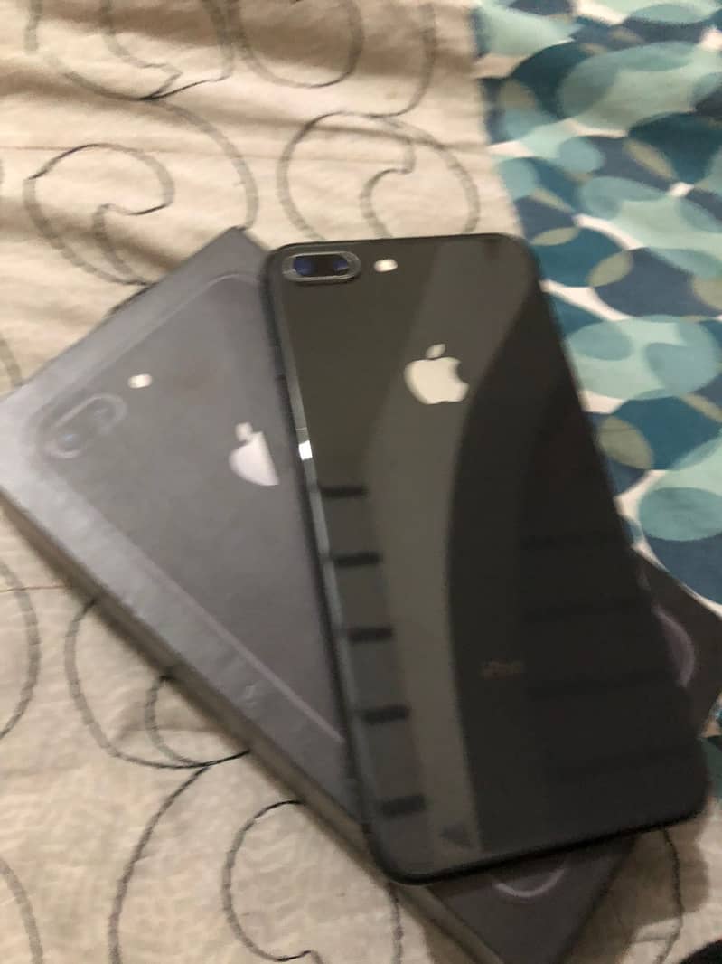 Apple iPhone 8 Plus 0
