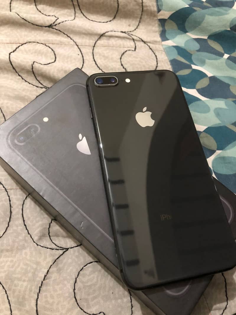 Apple iPhone 8 Plus 1
