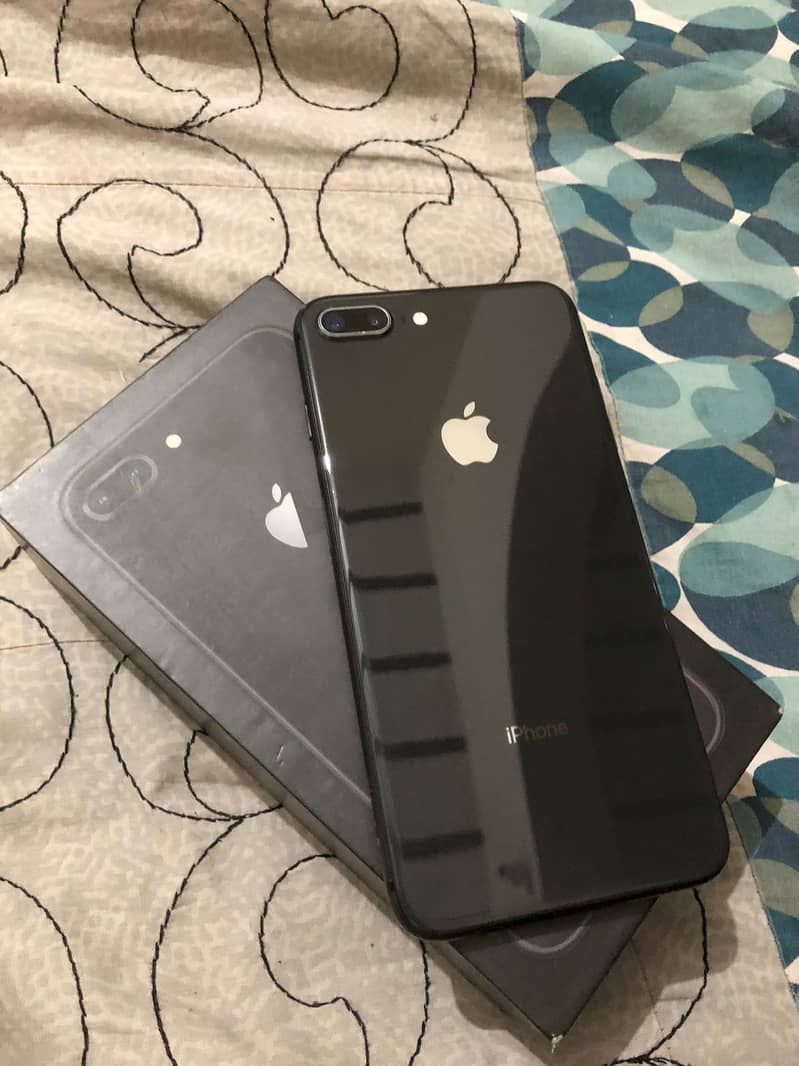 Apple iPhone 8 Plus 3