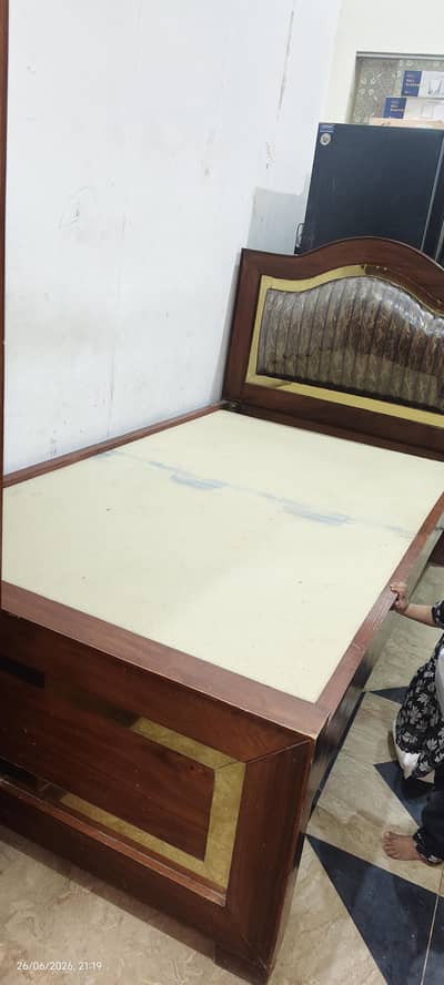 single bed dlfor sale