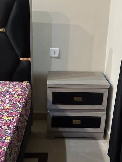 Black & grey theme bed cushioned