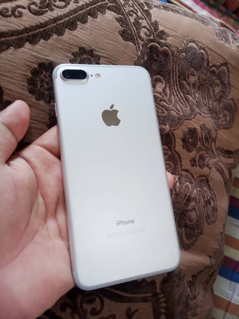 Apple iPhone 7 Plus 1
