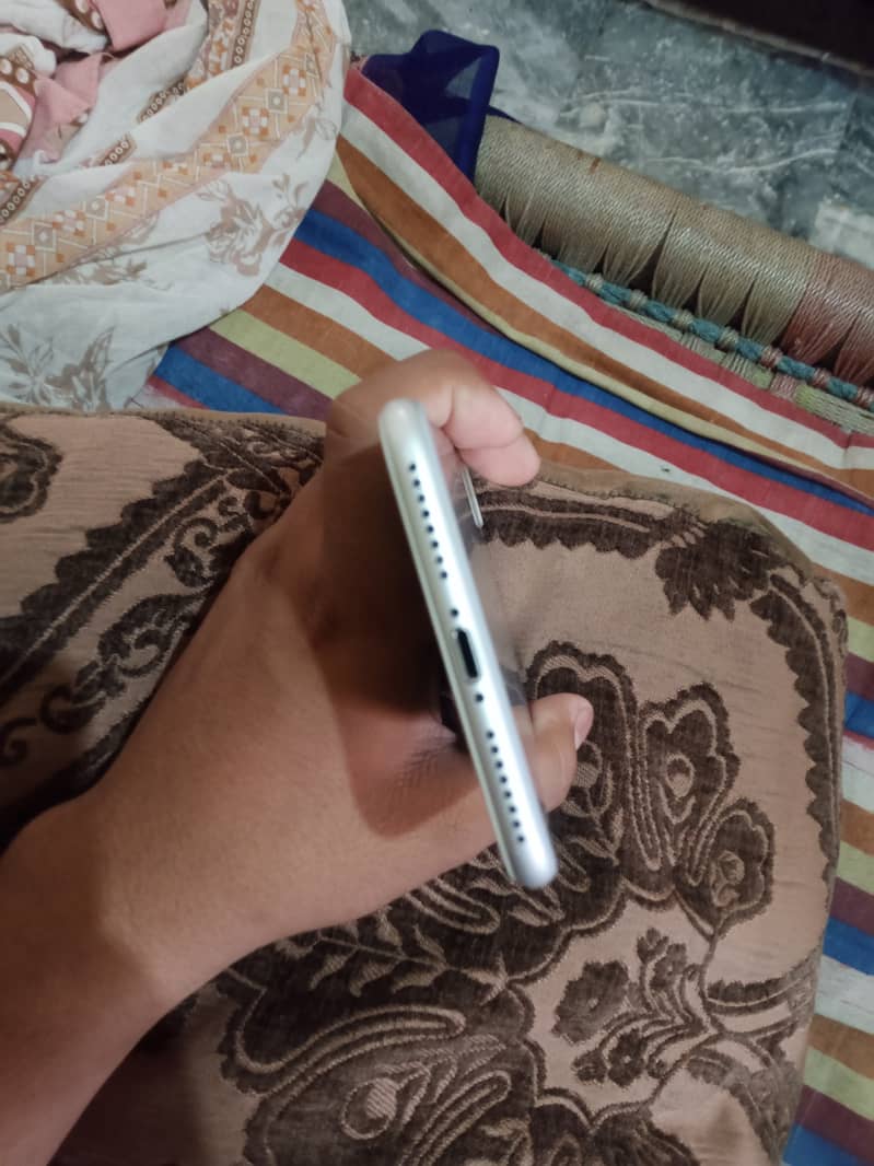 Apple iPhone 7 Plus 3