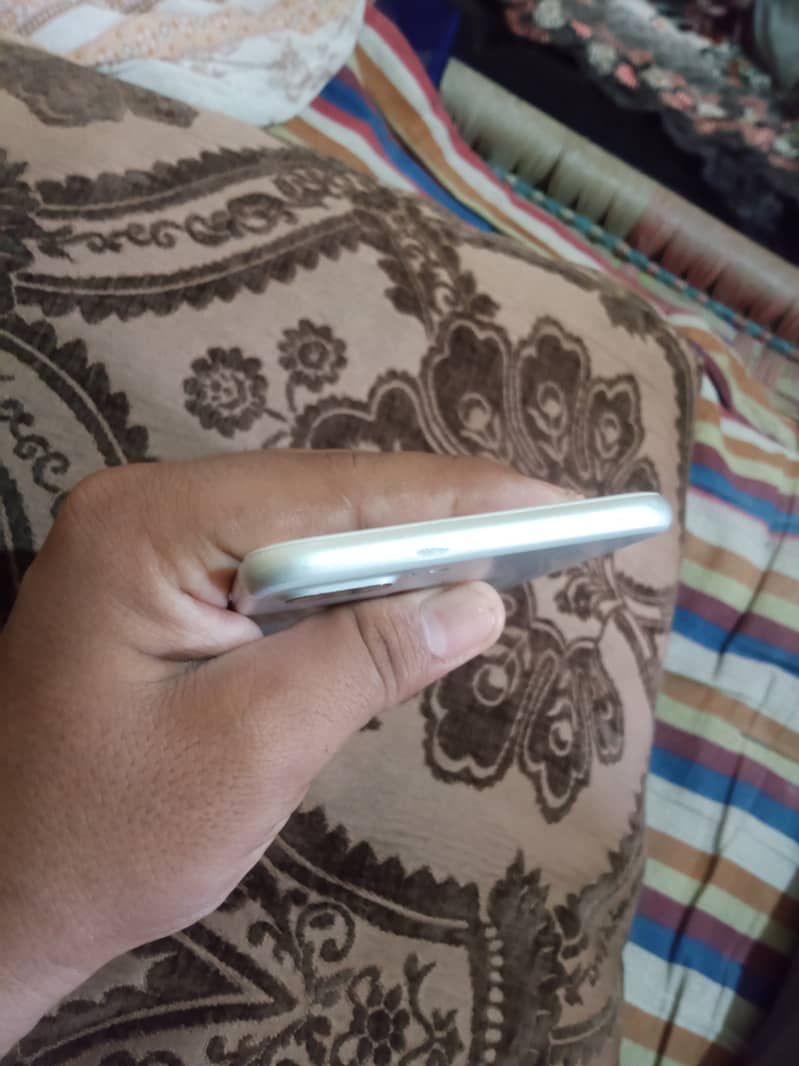 Apple iPhone 7 Plus 4