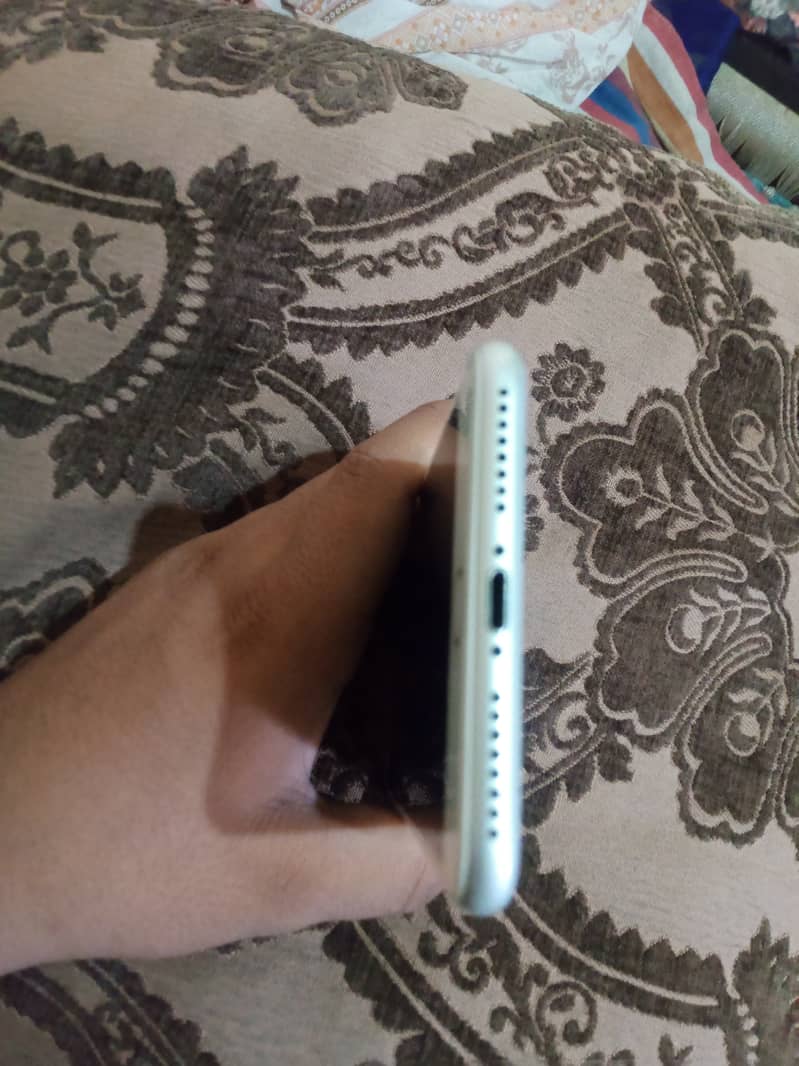 Apple iPhone 7 Plus 6