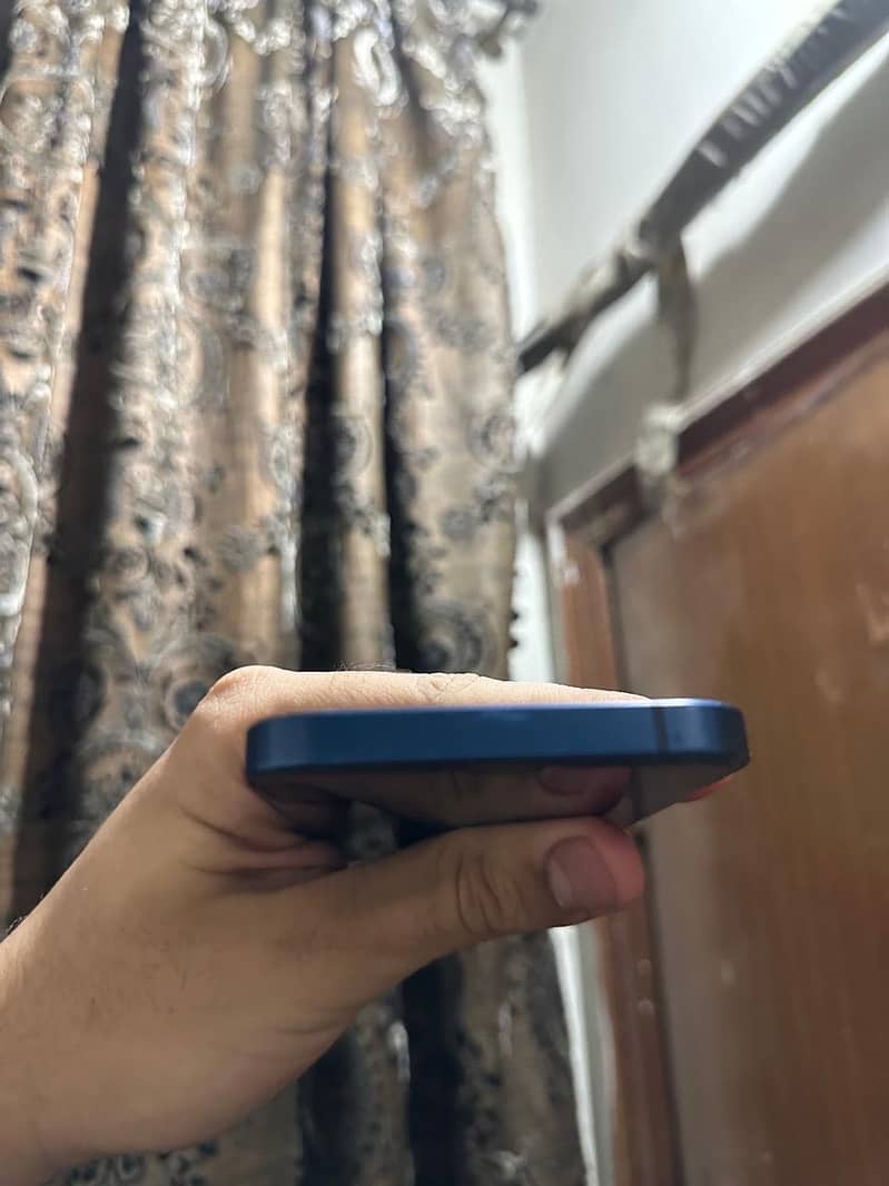 Apple iPhone 12 0