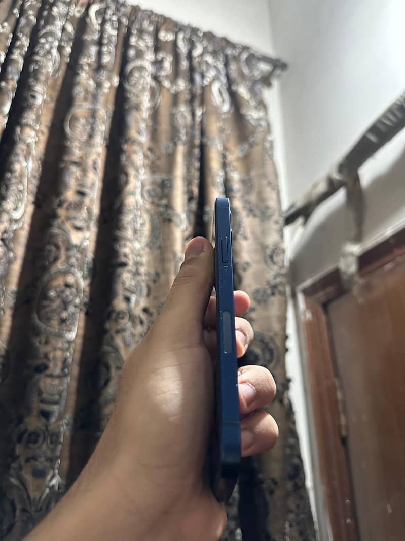 Apple iPhone 12 2