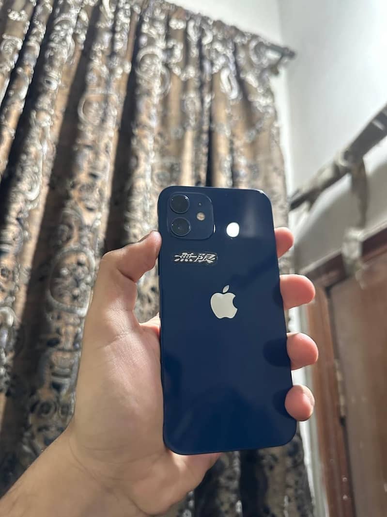 Apple iPhone 12 4