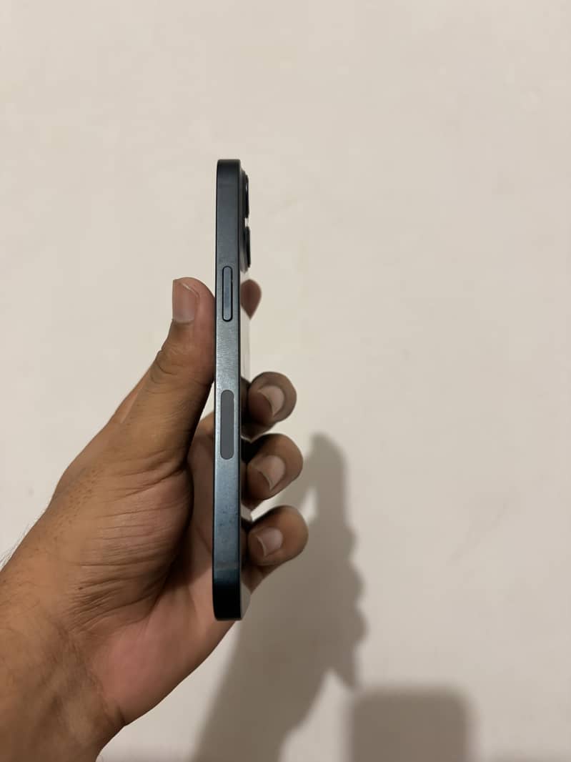 Apple iPhone 13 4