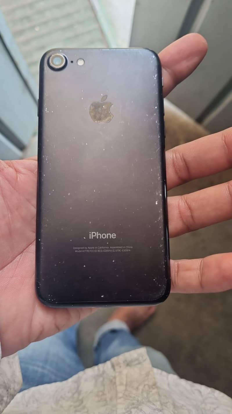 Apple iPhone 7 2