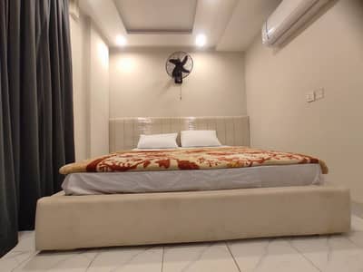 Luxury stort stay apartment behria town Lahore 03001893480