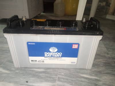 Daewoo Batteries model 135 DiB 12v 120 Ampere condition clean