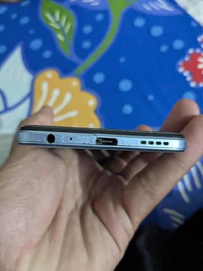 vivo y33s with box and charger 8/128