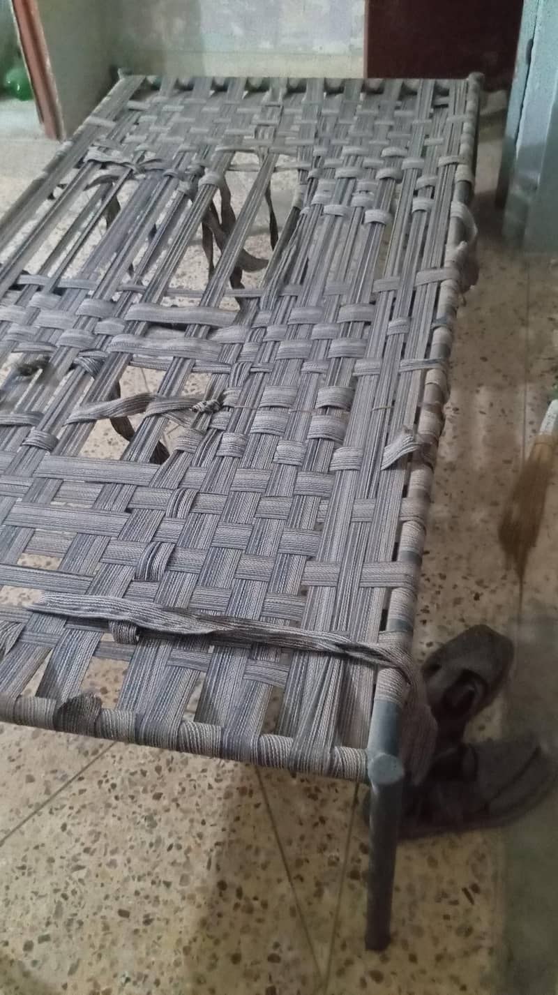 bed frame 0
