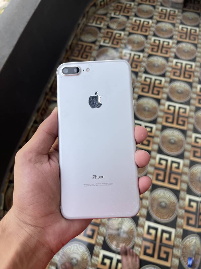 Apple iPhone 7 Plus 2
