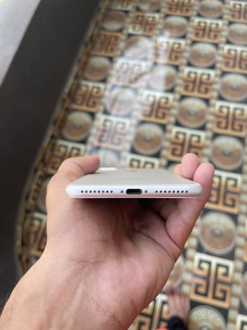 Apple iPhone 7 Plus 6