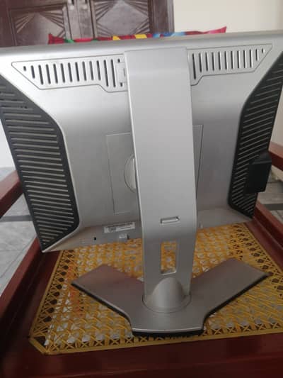 Dell 17 inch monitor screen for for sell condition 10/10. . . . . .