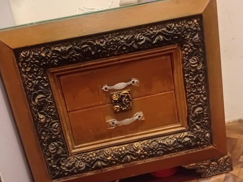 bed,2 side table,dressing table 2