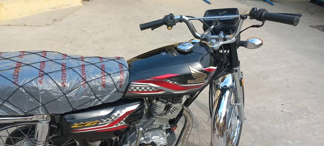 Honda CG 125 model 23/24  BLACK colour
