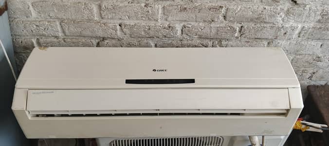 Gree Ac 1.5 tan total original gass ma good condition good working