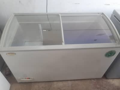 Waves glass door freezer