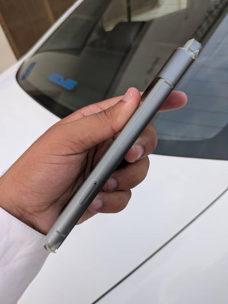 Google Pixel 8 4