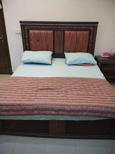 King Size Bed Set with 2 Side Tables & Dressing Table