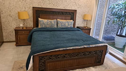 kimg bed with side and dressing table