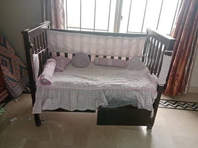baby cot
