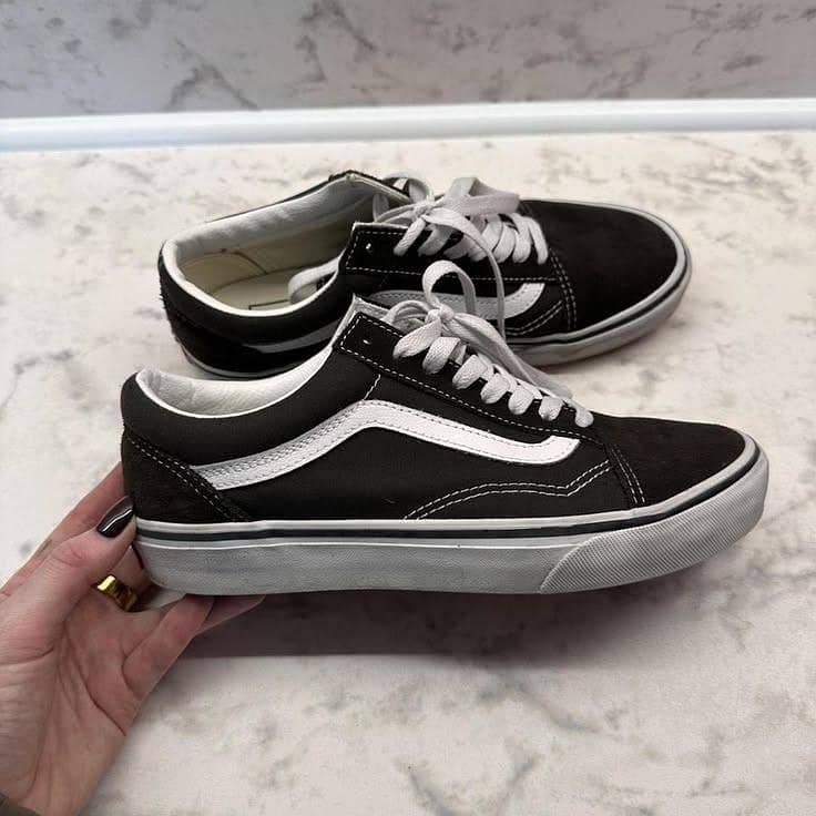 Vans. 1