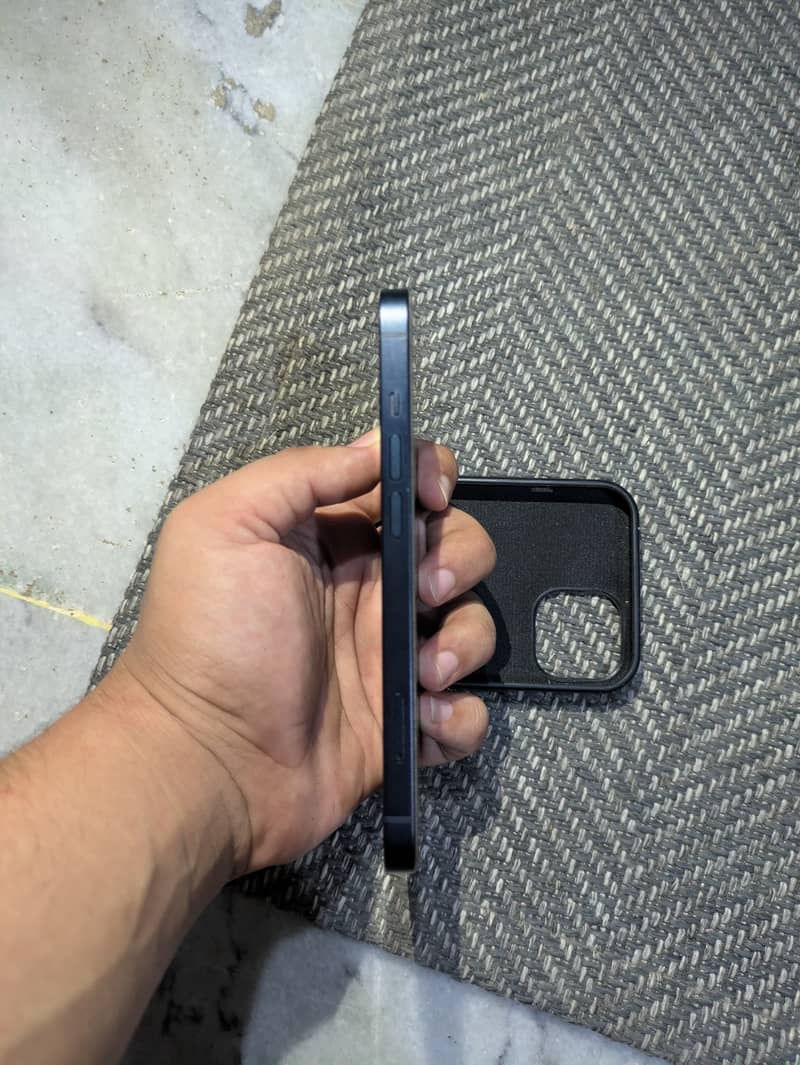iPhone 13 3