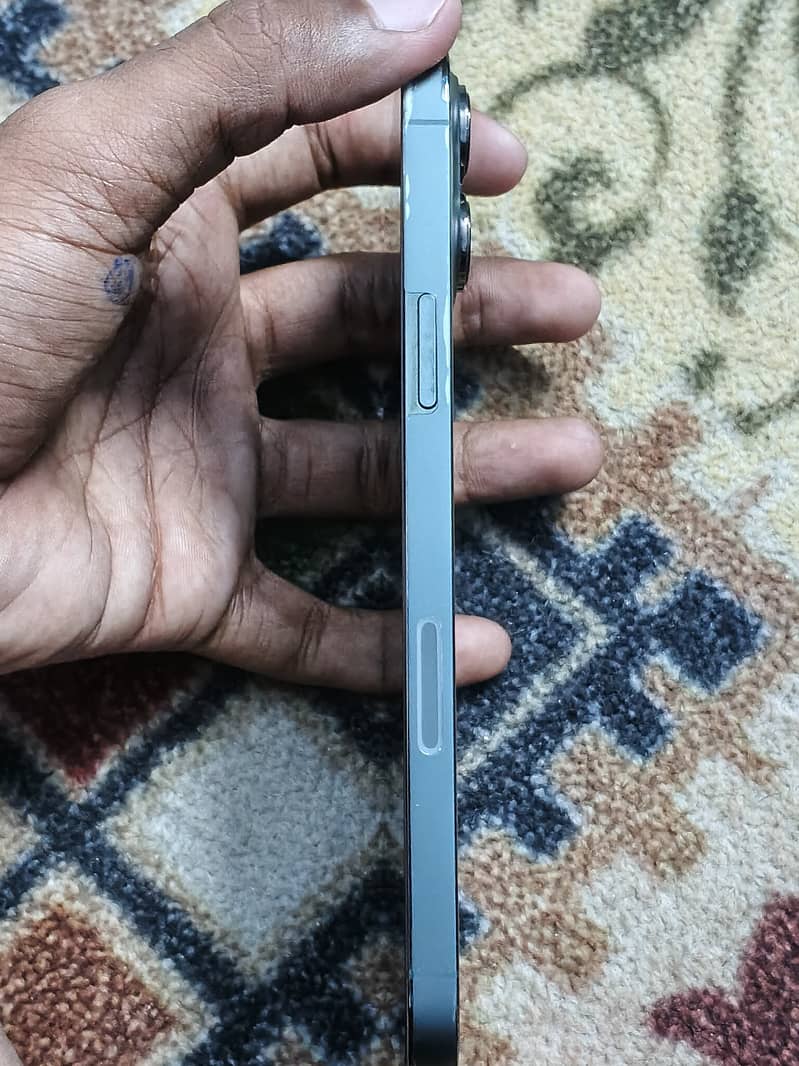 Apple iPhone 13 Pro Max 3