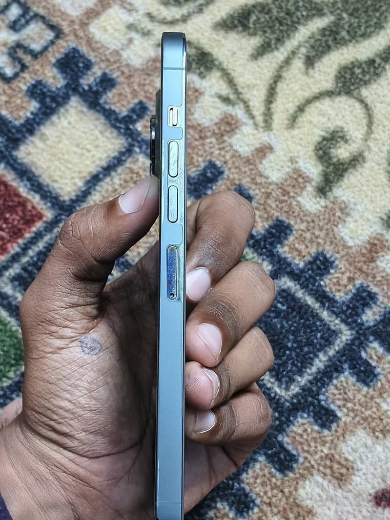 Apple iPhone 13 Pro Max 4