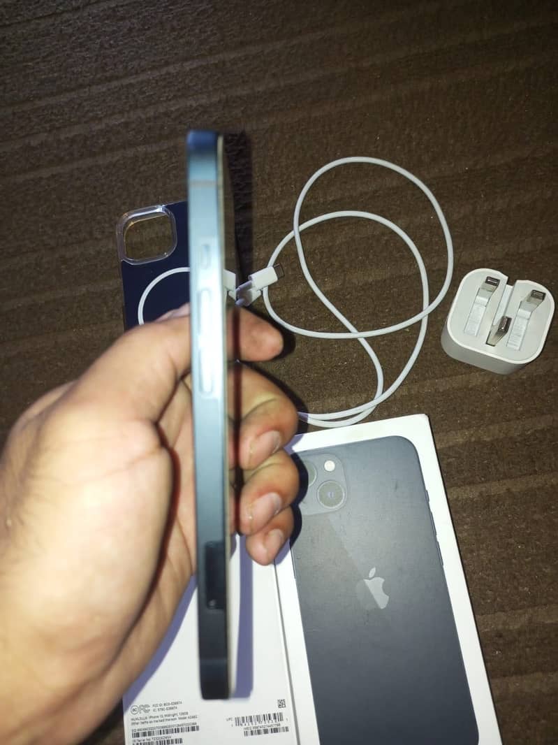 Apple iPhone 13 1