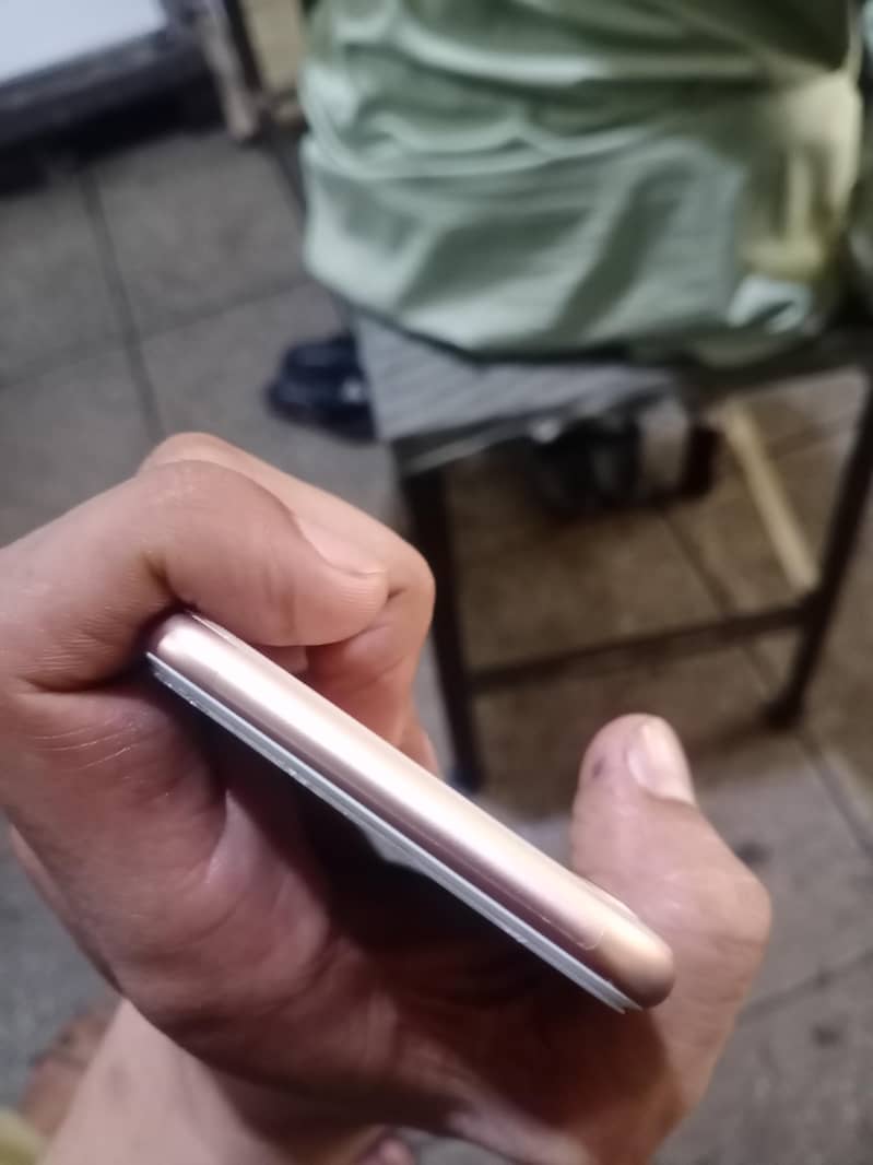 Apple iPhone 8 1