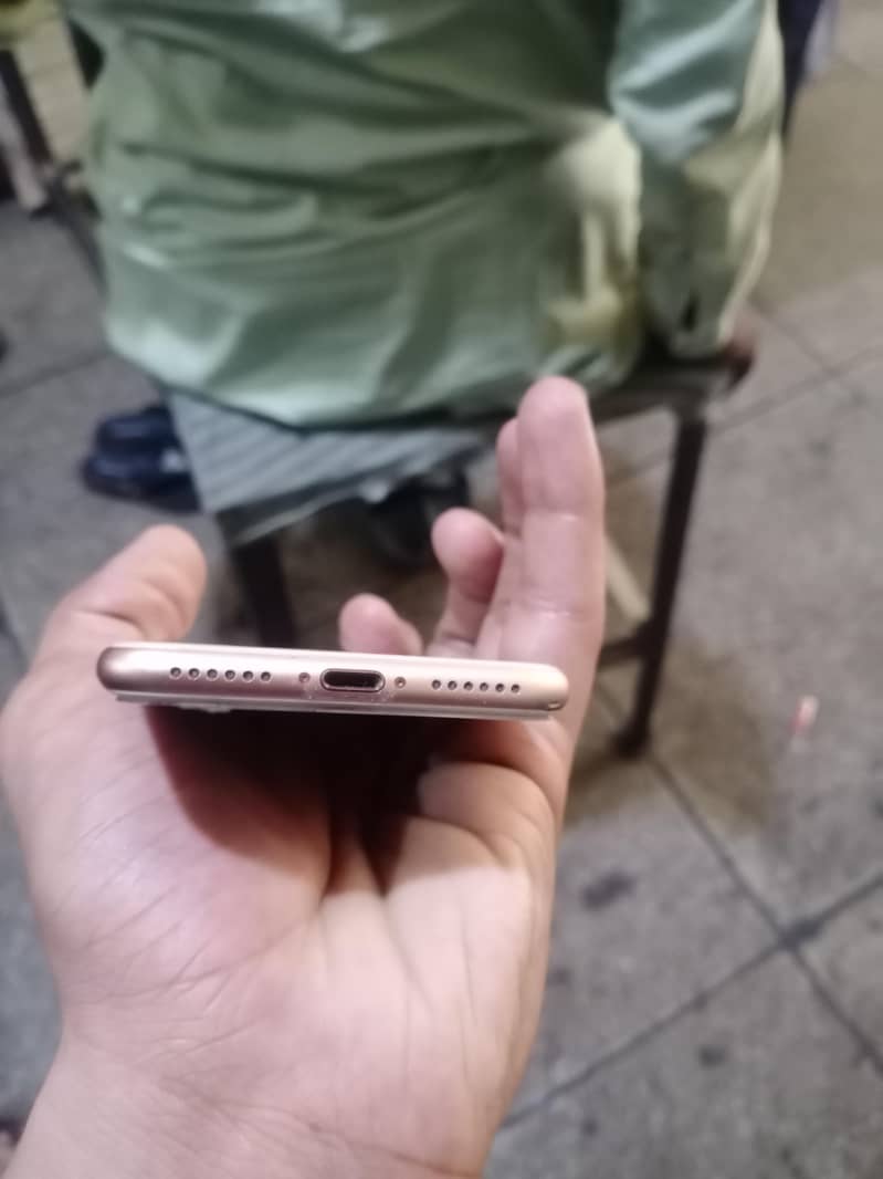 Apple iPhone 8 3