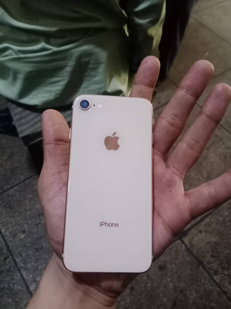 Apple iPhone 8 4