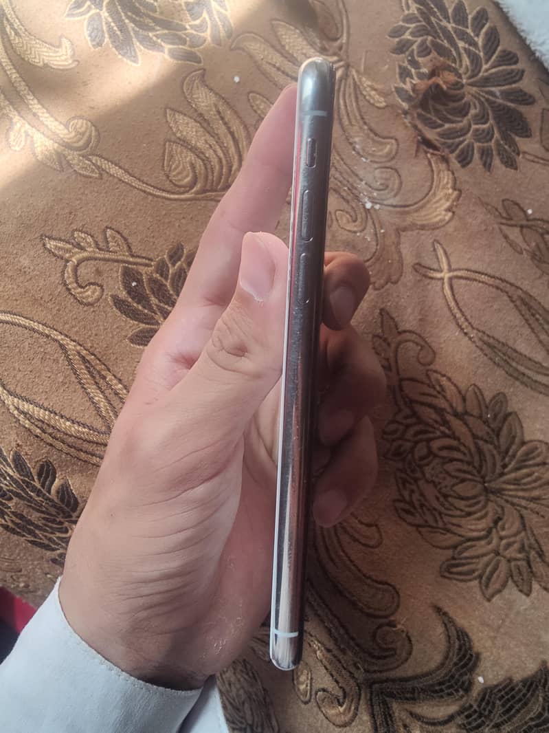 Apple iPhone X 3