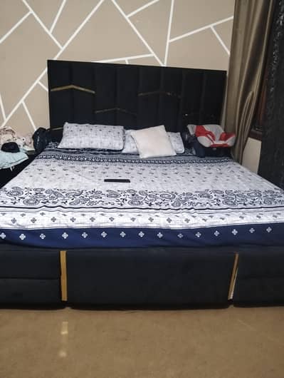 bed and side tables