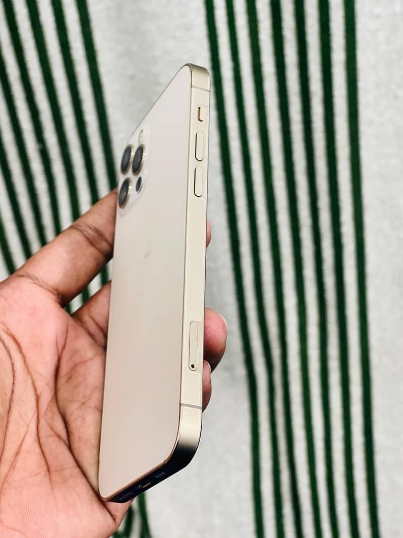 iphone 12pro 2