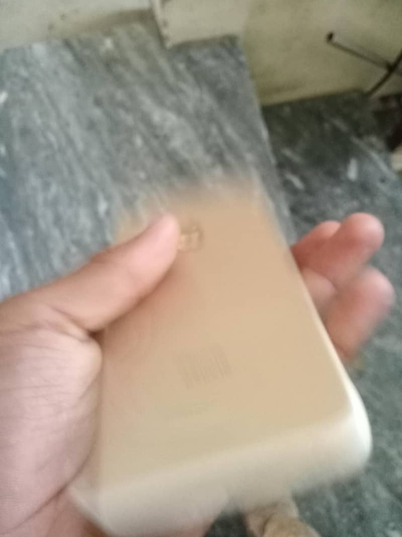 Apple iPhone 7 0