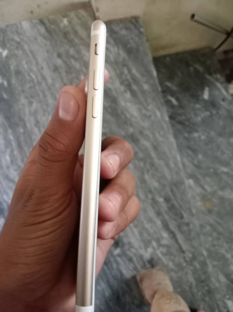 Apple iPhone 7 3
