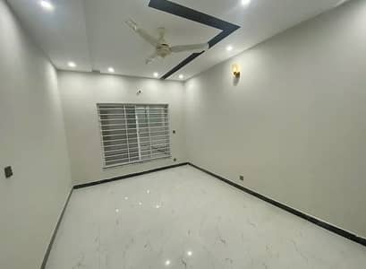 G 13 14 MARLA HOUSE AVAILABLE FOR RENT